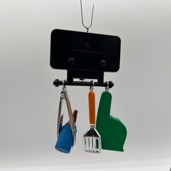 Hallmark Keepsake 2014 Tailgate Time Christmas Tree Ornament Artist Crafted - Picture 5 of 12